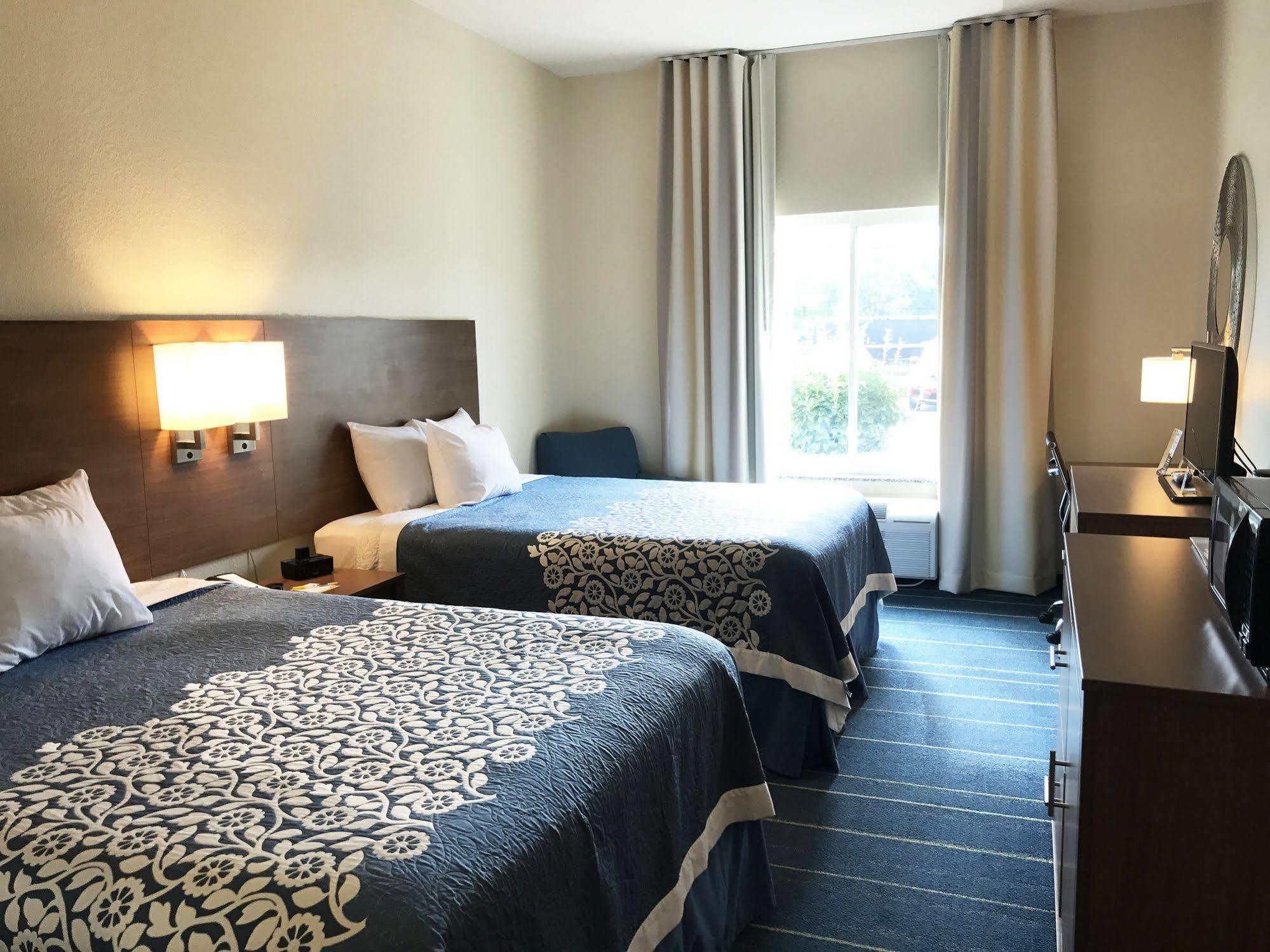 Days Inn By Wyndham Cadiz Esterno foto