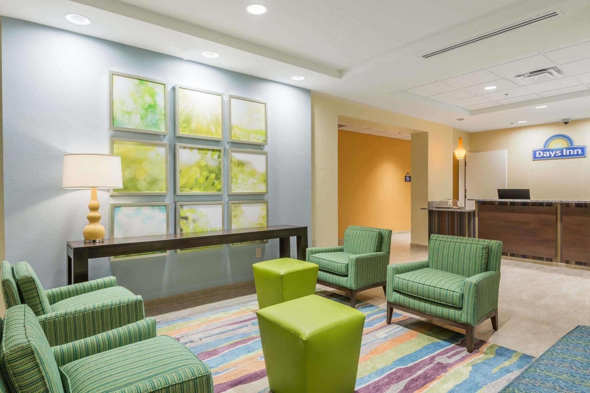 Days Inn By Wyndham Cadiz Esterno foto