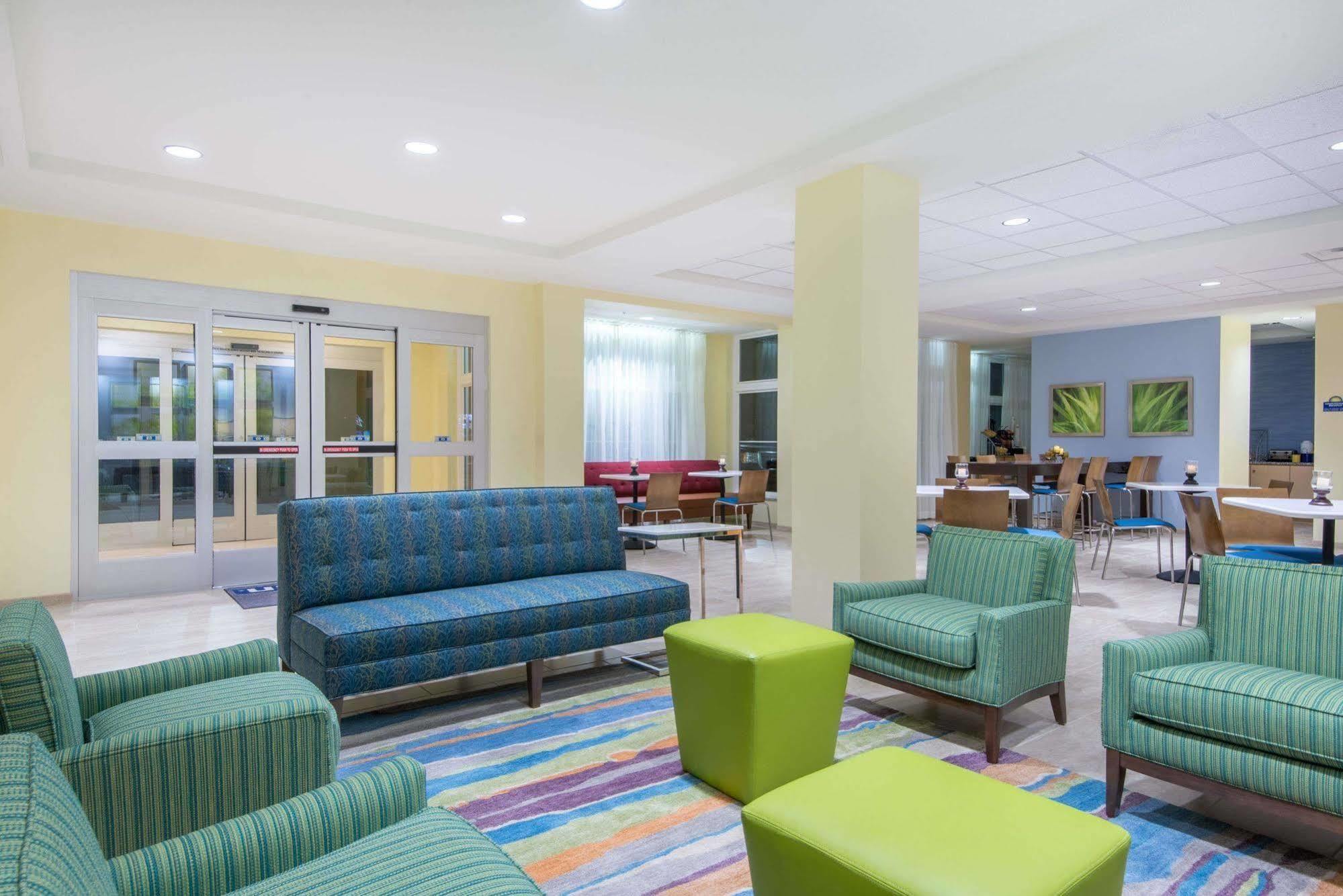 Days Inn By Wyndham Cadiz Esterno foto